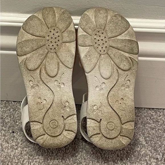 GIRLS SANDALS WITH 3D FLOWERS - SIZE 12 - Picture 4 of 4